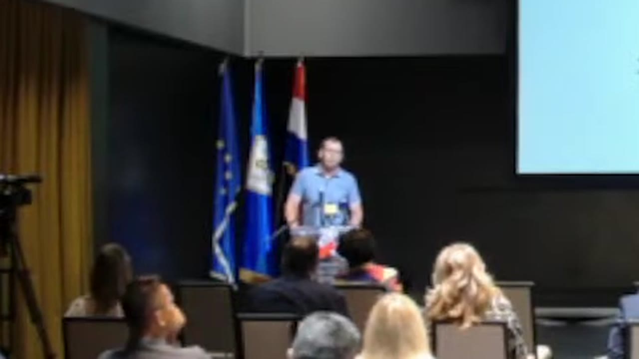 Branko Kronja za govornicom Gradskog vijeća