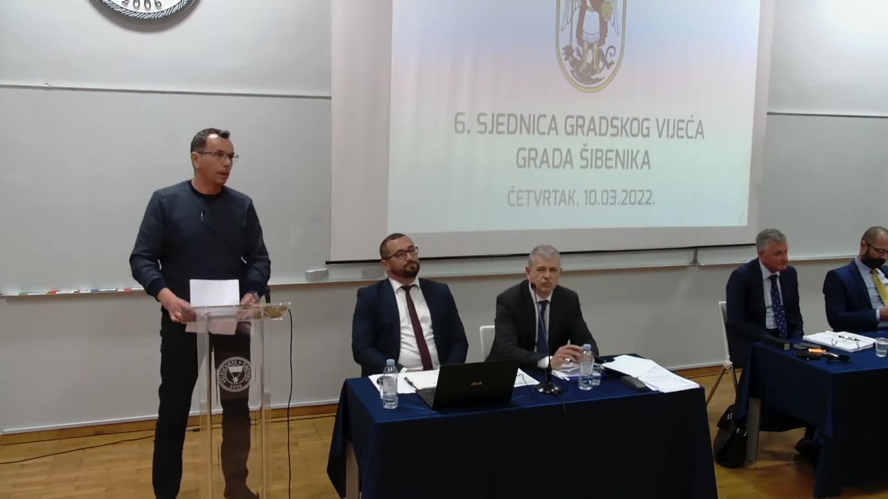 Branko Kronja za govornicom Gradskog vijeća
