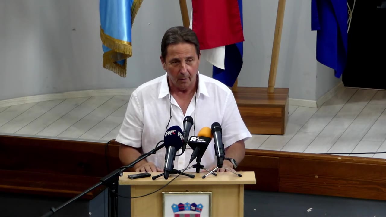 Stipe Petrina za govornicom Županijske skupštine