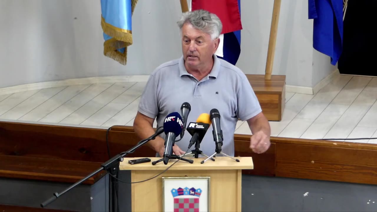 Stjepan Lisičak za govornicom Županijske skupštine