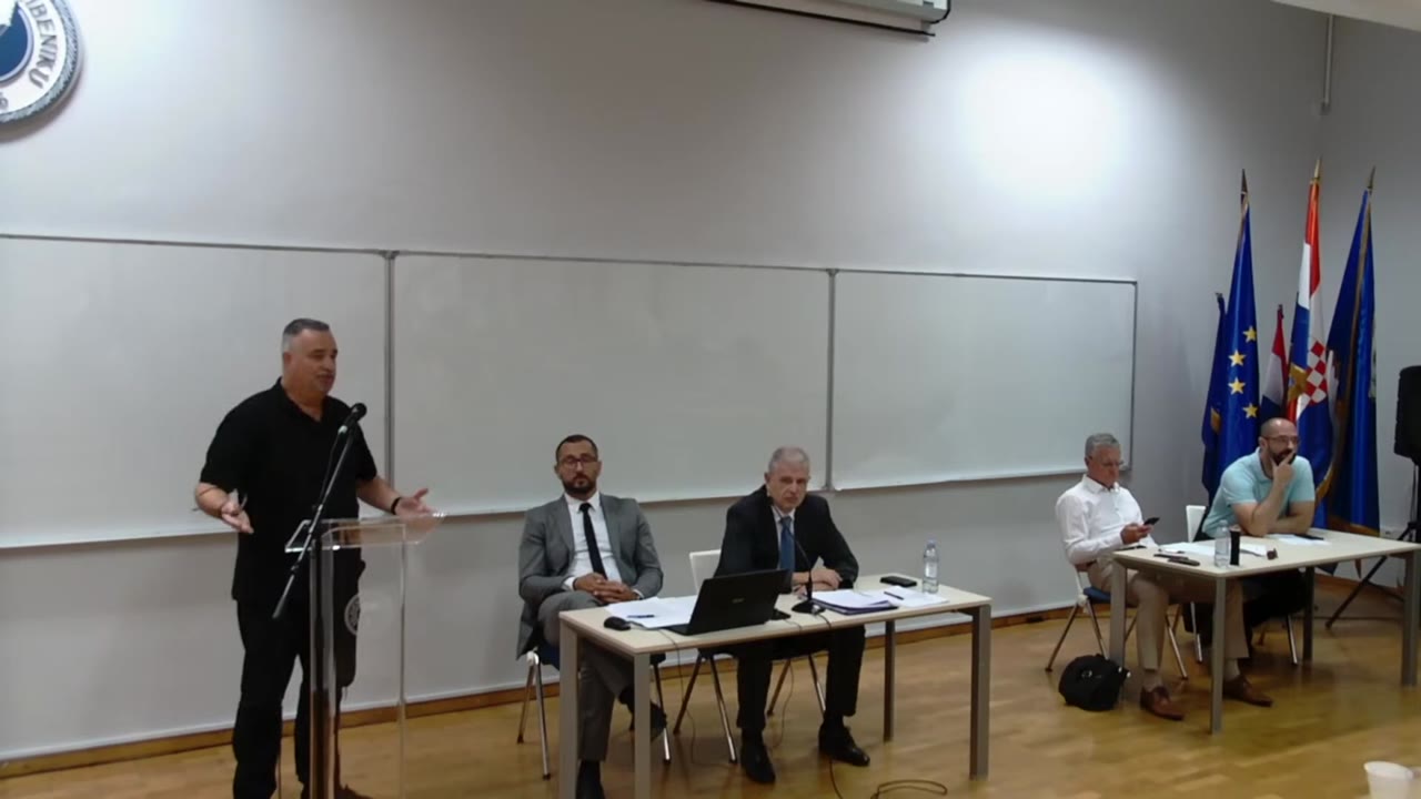 Rikard Marenzi za govornicom Gradskog vijeća