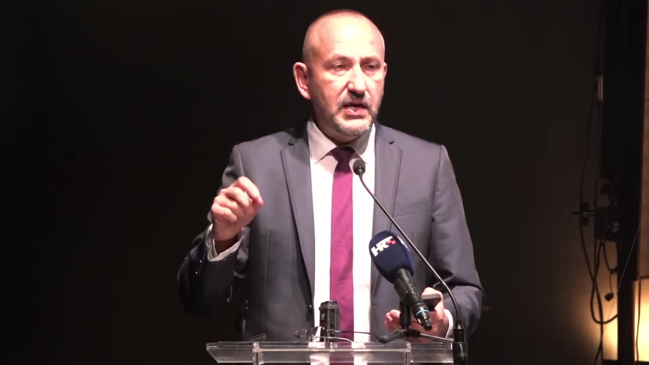 Hrvoje Zekanović za govornicom Gradskog vijeća