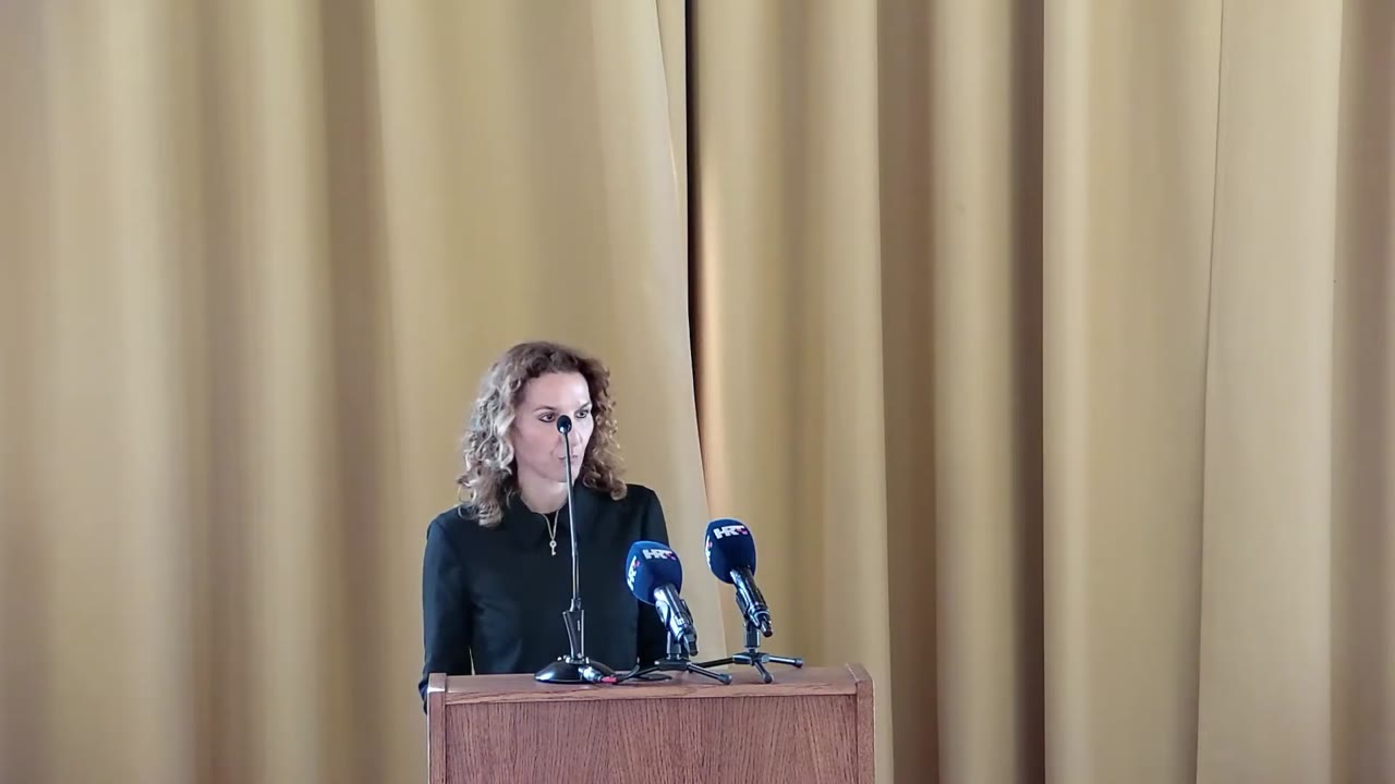 Nina Kursar za govornicom Gradskog vijeća