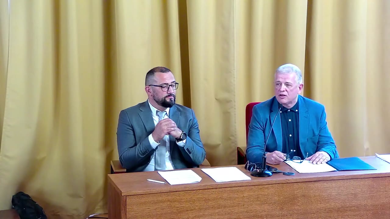 Dragan Zlatović za predsjedničkim stolom Gradskog vijeća