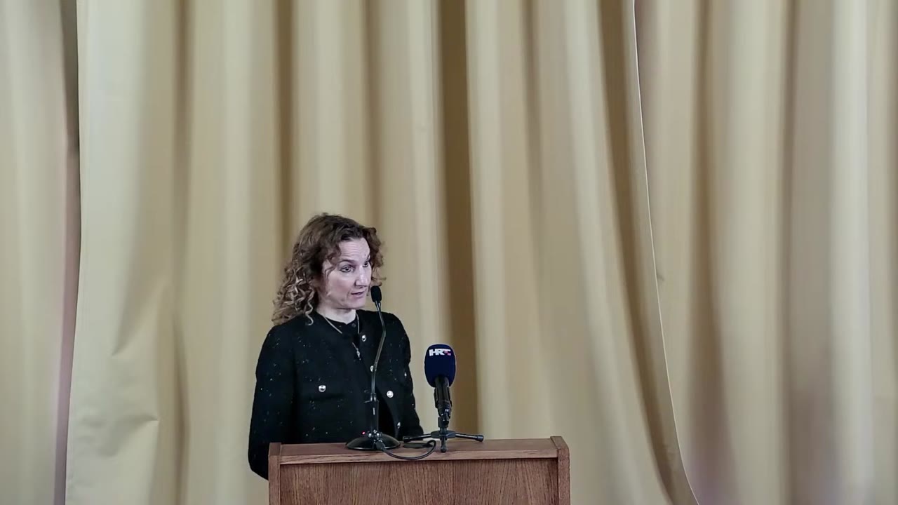 Nina Kursar za govornicom Gradskog vijeća