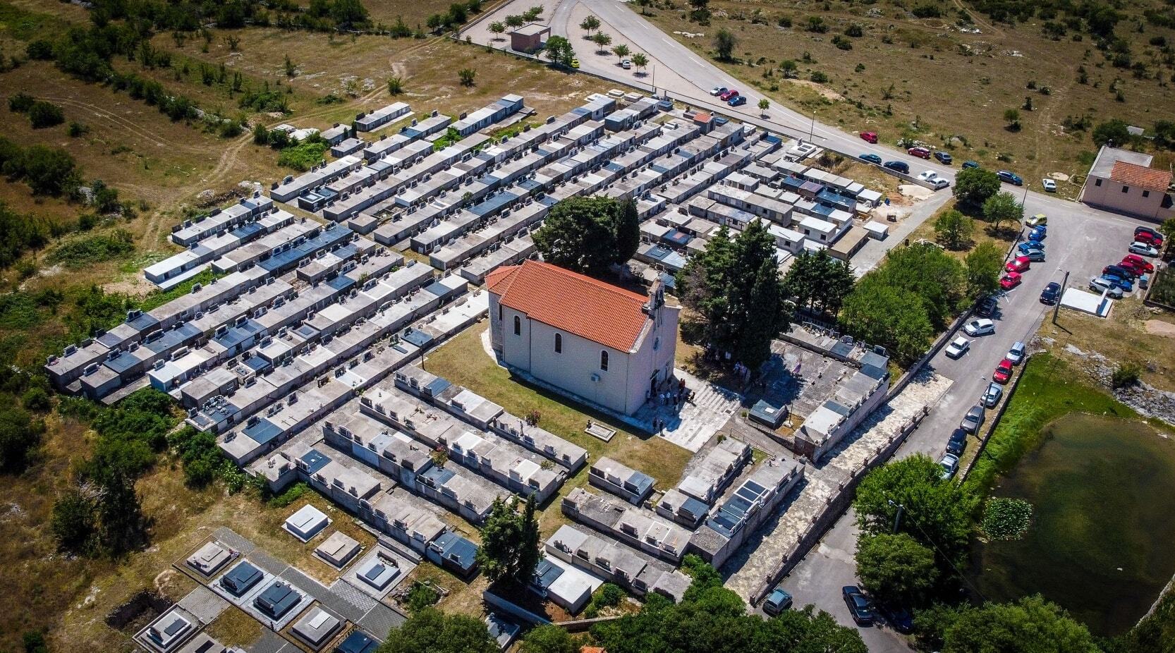 Groblje sv. Ivana Krstitelja u Konjevratima