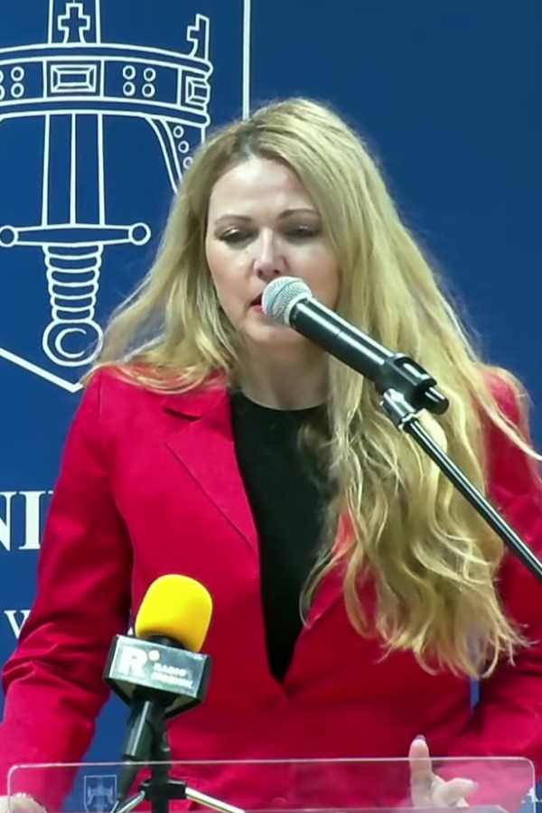 Ivana Vučenović za govornicom Županijske skupštine