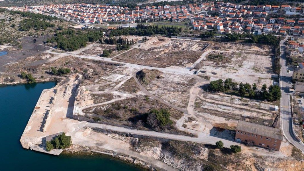 Zračna snimka prostora bivše tvornice TEF na Batiželama