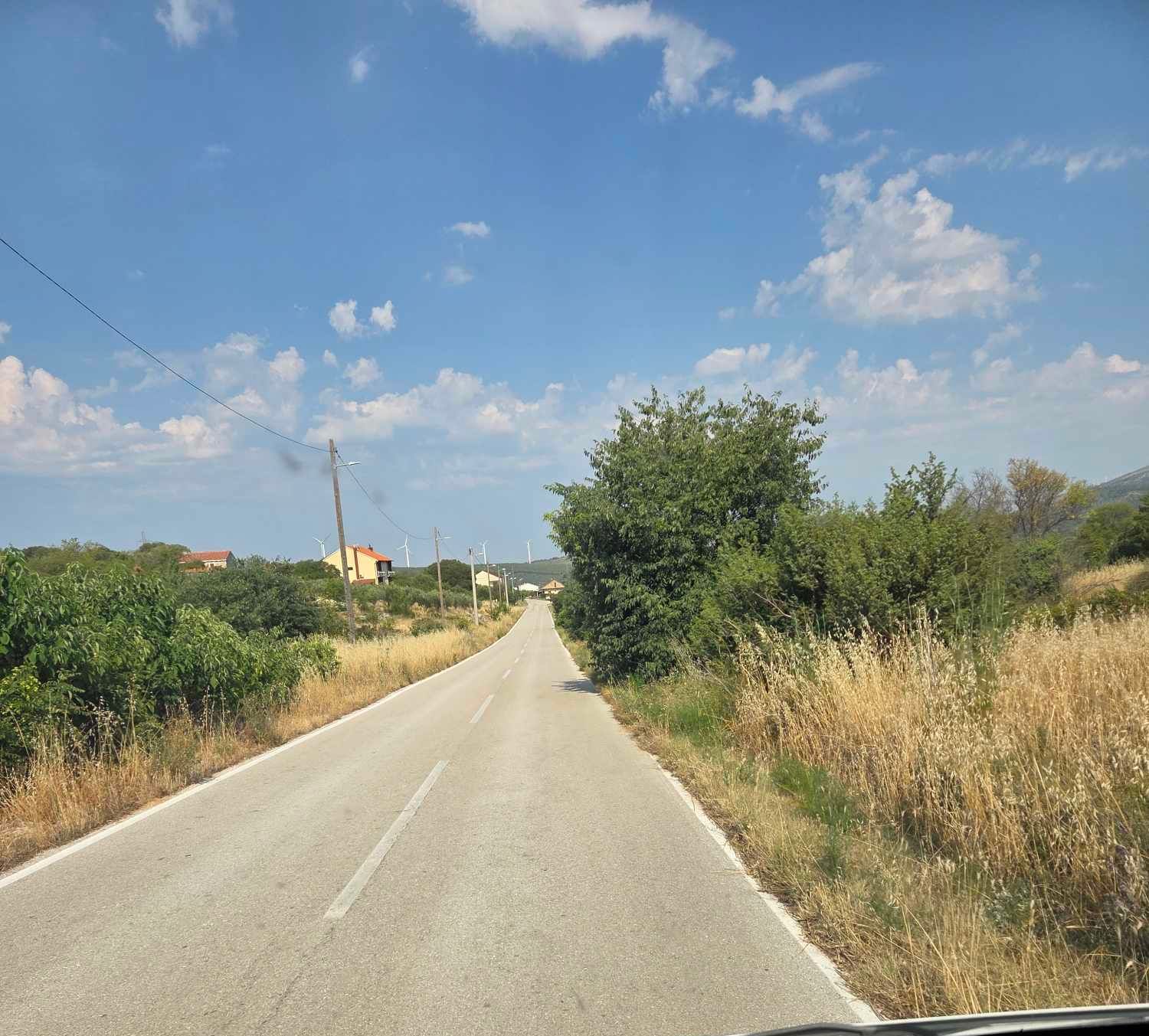 Cesta od Dubrave do Danila: „Grad ništa ne ulaže, pod hitno je vratiti Županiji“