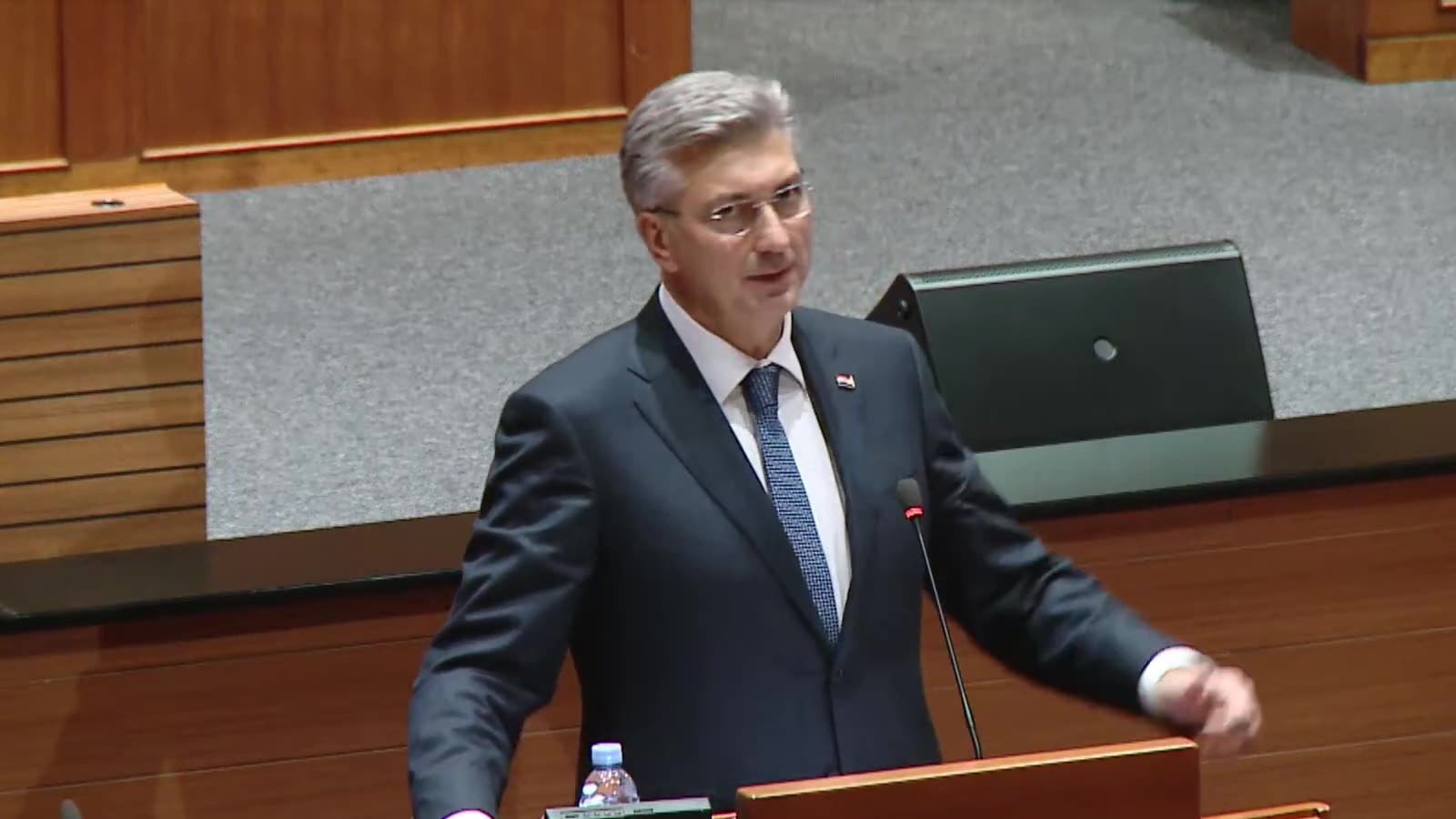 Andrej Plenković govori za govornicom Hrvatskog sabora