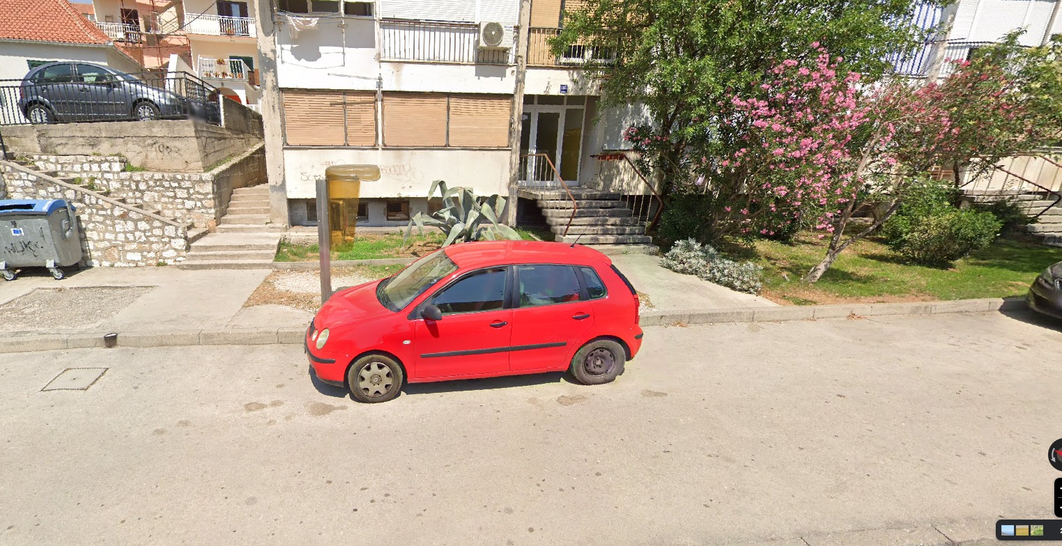 Govornica je davno uklonjena, stup i dalje stoji: 2011., 2018., 2022.