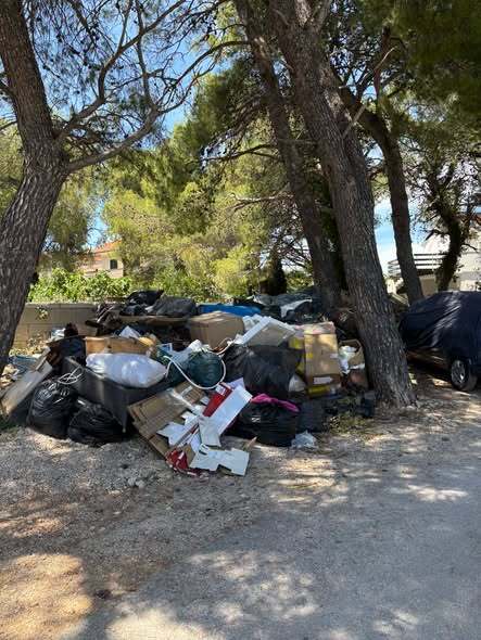 Gomila otpada koja se mjesecima skuplja na Jadriji