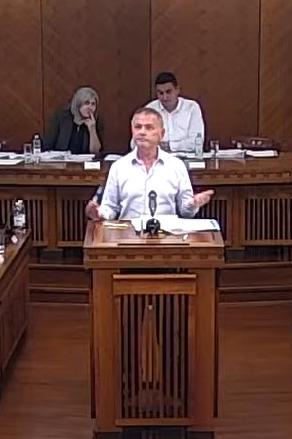 Drago Bjedov za govornicom Gradskog vijeća Grada Knina
