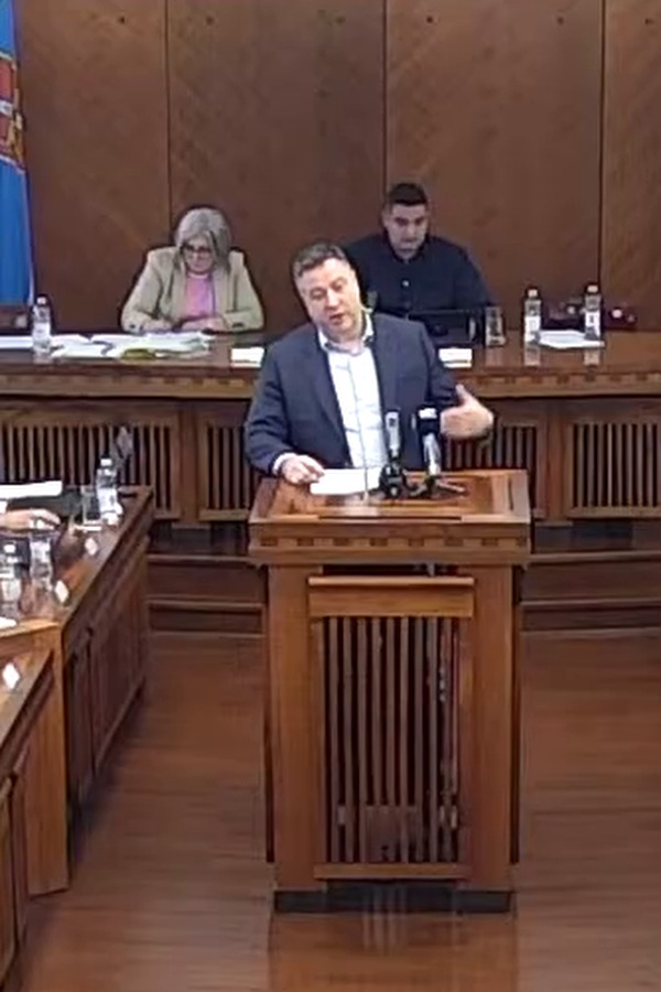 Ivan Mesić za govornicom Gradskog vijeća Grada Knina